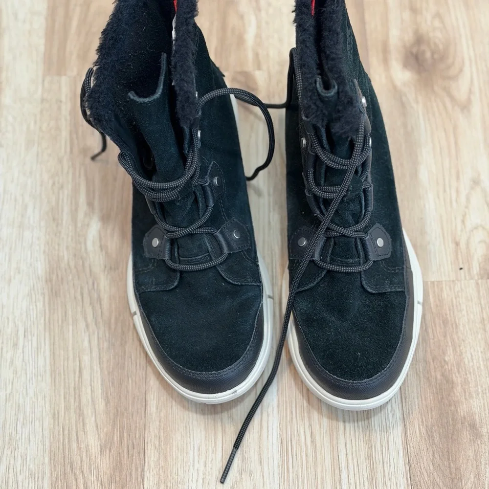 Sorel Black and Cream Winter Boots - Size 10 - Picture 3 of 5